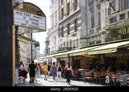 Restaurants, cafés et bars dans la vieille ville animée de Bucarest, Roumanie Banque D'Images