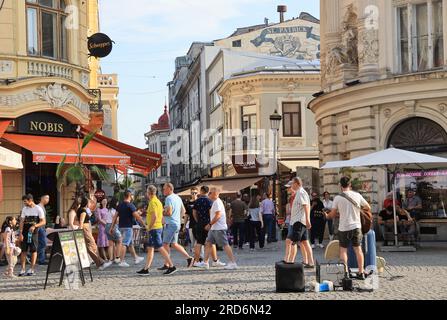 Restaurants, cafés et bars dans la vieille ville animée de Bucarest, Roumanie Banque D'Images