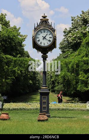 Cismigiu Gardens, vastes jardins de style anglais entourant un lac de navigation et le plus ancien et le plus grand parc de Bucarest, Roumanie Banque D'Images