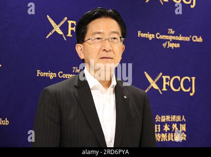 Tokyo, Japon. 19 juillet 2023. Le gouverneur d'Iwate Takuya Tasso arrive au Club des correspondants étrangers du Japon à Tokyo le mercredi 19 juillet 2023. La capitale de la préfecture d'Iwate, Morioka, a été classée deuxième après Londres sur la liste des 52 endroits à visiter du New York Times en 2023 et la superstar de la Ligue majeure de baseball, Shohei Ohtani, est originaire de la ville d'Oshu de la préfecture d'Iwate. (Photo de Yoshio Tsunoda/AFLO) Banque D'Images