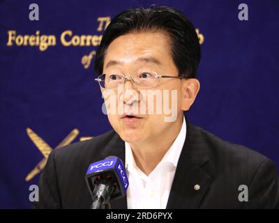 Tokyo, Japon. 19 juillet 2023. Le gouverneur d'Iwate Takuya Tasso s'exprime au Club des correspondants étrangers du Japon à Tokyo le mercredi 19 juillet 2023. La capitale de la préfecture d'Iwate, Morioka, a été classée deuxième après Londres sur la liste des 52 endroits à visiter du New York Times en 2023 et la superstar de la Ligue majeure de baseball, Shohei Ohtani, est originaire de la ville d'Oshu de la préfecture d'Iwate. (Photo de Yoshio Tsunoda/AFLO) Banque D'Images