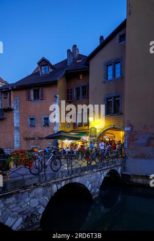 Vieille ville Annecy au crépuscule haute-Savoie Auvergne-Rhone-Alpes France Banque D'Images