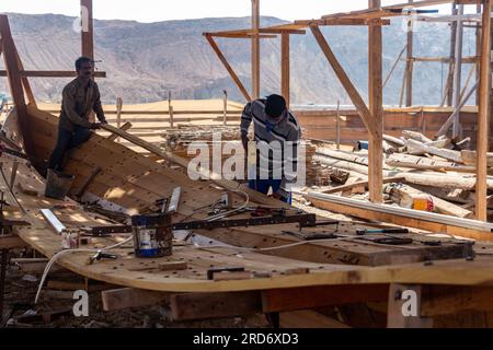 Scènes d'une usine de boutre à sur, Oman Banque D'Images