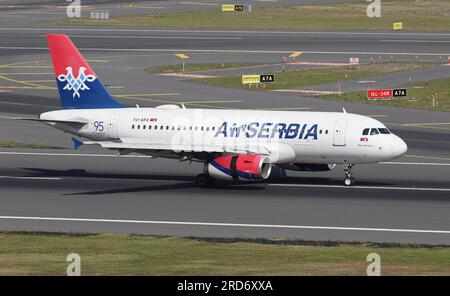 ISTANBUL, TURKIYE - 17 SEPTEMBRE 2022 : Airbus A319-132 (2277) Air Serbia atterrissant à l'aéroport international d'Istanbul Banque D'Images