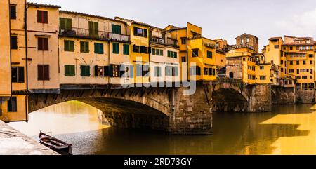 Panorama du côté ouest du Ponte Vecchio, Florence, Toscane, Italie Banque D'Images