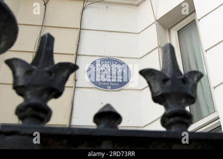 plaque bleue du patrimoine anglais marquant la maison de l'enseignante et suffragette emily wilding davison, west kensington, londres, angleterre Banque D'Images