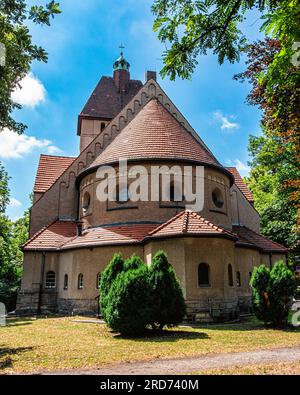 Dorfkirche, église paroissiale évangélique. Vieille église historique avec tour d'horloge. Extérieur du bâtiment, Alt-Tegel, Reinickendorf, Berlin, Allemagne Banque D'Images