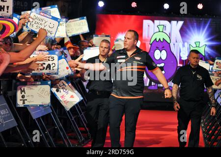 Blackpool, Royaume-Uni. 16 juillet 2023. BLACKPOOL, ROYAUME-UNI - JUILLET 16 : Dirk van Duijvenbode des pays-Bas lors du jour 2 de la rencontre mondiale Betfred 2023 au Winter Gardens le 16 juillet 2023 à Blackpool, Royaume-Uni (photo de Pieter Verbeek/Orange Pictures) crédit : Orange pics BV/Alamy Live News Banque D'Images