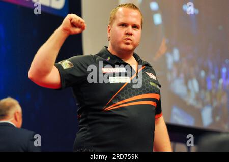 Blackpool, Royaume-Uni. 16 juillet 2023. BLACKPOOL, ROYAUME-UNI - JUILLET 16 : Dirk van Duijvenbode des pays-Bas lors du jour 2 de la rencontre mondiale Betfred 2023 au Winter Gardens le 16 juillet 2023 à Blackpool, Royaume-Uni (photo de Pieter Verbeek/Orange Pictures) crédit : Orange pics BV/Alamy Live News Banque D'Images