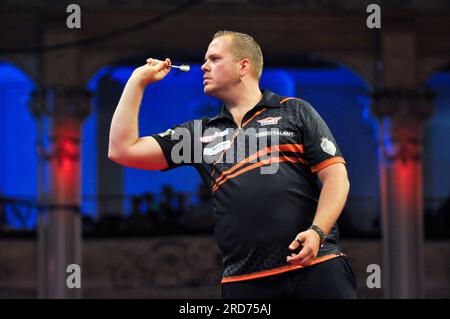 Blackpool, Royaume-Uni. 16 juillet 2023. BLACKPOOL, ROYAUME-UNI - JUILLET 16 : Dirk van Duijvenbode des pays-Bas lors du jour 2 de la rencontre mondiale Betfred 2023 au Winter Gardens le 16 juillet 2023 à Blackpool, Royaume-Uni (photo de Pieter Verbeek/Orange Pictures) crédit : Orange pics BV/Alamy Live News Banque D'Images
