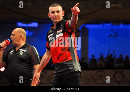 Blackpool, Royaume-Uni. 16 juillet 2023. BLACKPOOL, ROYAUME-UNI - 16 JUILLET : Nathan Aspinall d'Angleterre pendant le jour 2 de la rencontre mondiale Betfred 2023 au Winter Gardens le 16 juillet 2023 à Blackpool, Royaume-Uni (photo de Pieter Verbeek/Orange Pictures) crédit : Orange pics BV/Alamy Live News Banque D'Images