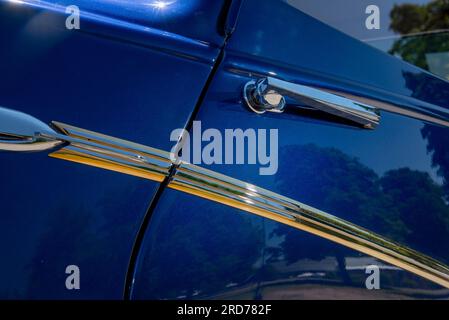 « Metropolis » du créateur de voiture d'art personnalisé Andy Saunders, basé sur une Peugeot 202 avec l'art aérographe de Maxine Xavier Banque D'Images