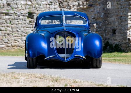 « Metropolis » du créateur de voiture d'art personnalisé Andy Saunders, basé sur une Peugeot 202 avec l'art aérographe de Maxine Xavier Banque D'Images