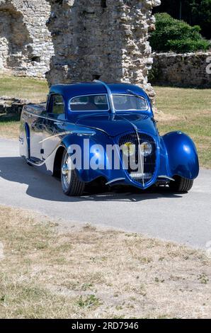 « Metropolis » du créateur de voiture d'art personnalisé Andy Saunders, basé sur une Peugeot 202 avec l'art aérographe de Maxine Xavier Banque D'Images