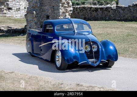 « Metropolis » du créateur de voiture d'art personnalisé Andy Saunders, basé sur une Peugeot 202 avec l'art aérographe de Maxine Xavier Banque D'Images