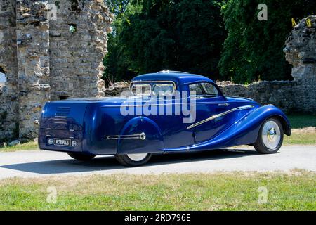 « Metropolis » du créateur de voiture d'art personnalisé Andy Saunders, basé sur une Peugeot 202 avec l'art aérographe de Maxine Xavier Banque D'Images