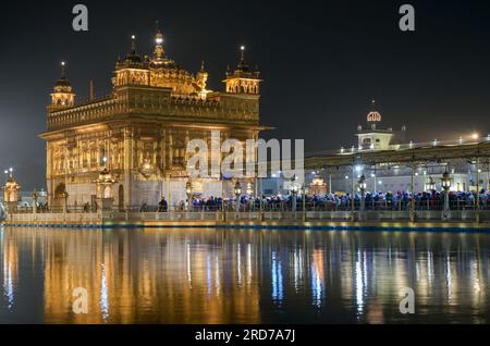 INDE, Punjab, Amritsar, Harmandir Sahib, le temple d'or, Le principal lieu de pèlerinage des sikhs / INDIEN, Punjab, Amritsar, Harmandir Sahib, der goldenen Tempel, Wichtigstes Heiligtum der Sikhs Banque D'Images