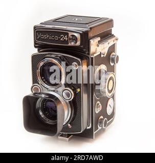 Yashica 24, une caméra tlr réflexe à double objectif de fabrication japonaise construite autour de 1967, utilisant un film 220. Banque D'Images