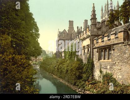 Magdalen College, de la rivière, Oxford, Angleterre, 1895, Reproduction numérique historique améliorée d'une ancienne impression Photochrome Banque D'Images