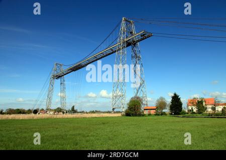 Le pont transporteur de Rochefort, ou pont transporteur de Martrou sur la Charente. Dernier pont transporteur en France. Rochefort, Charente Maritime, France Banque D'Images