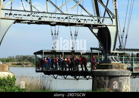 Le pont transporteur de Rochefort, ou pont transporteur de Martrou sur la Charente. Dernier pont transporteur en France. Rochefort, Charente Maritime, France Banque D'Images