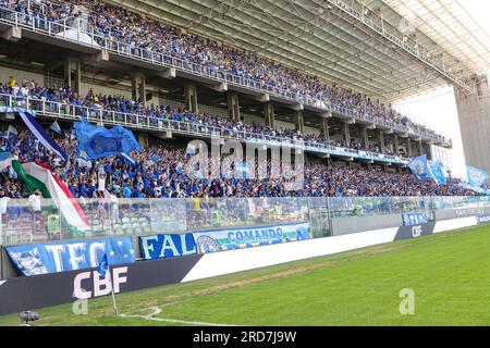 Belo Horizonte, Brésil. 16 juillet 2023. MG - BELO HORIZONTE - 07/16/2023 - BRAZILEIRO A 2023, CRUZEIRO X CORITIBA - fans de Cruzeiro lors d'un match contre Coritiba au stade Independencia pour le championnat brésilien A 2023. Photo : Gilson Lobo/AGIF/Sipa USA crédit : SIPA USA/Alamy Live News Banque D'Images