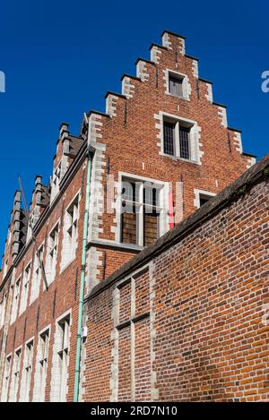 Le manoir de Cleves-Ravenstein (Hôtel Ravenstein), construit à la fin du 15e et au début du 16e siècle avec de la brique et du grès dans un arc gothique flamboyant Banque D'Images