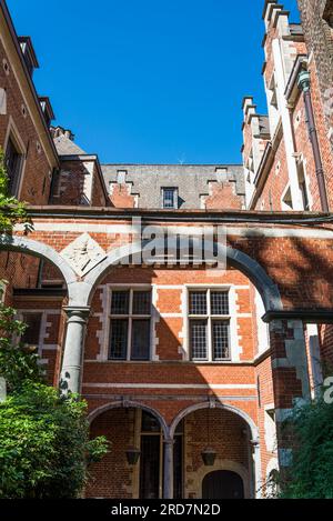 Le manoir de Cleves-Ravenstein (Hôtel Ravenstein), construit à la fin du 15e et au début du 16e siècle avec de la brique et du grès dans un arc gothique flamboyant Banque D'Images