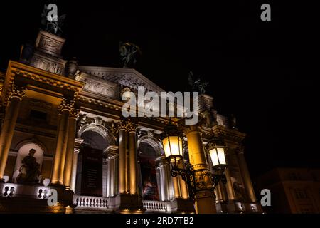 Lviv, Ukraine - 12 juillet 2023 : Opéra national de Lviv Banque D'Images