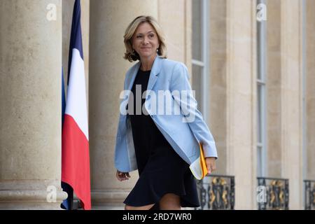 Paris, France. 19 juillet 2023. Présidente de la région Ile de France Valérie Pecresse arrive pour une réunion du Conseil Olympique et Paralympique des Jeux Olympiques et Paralympiques d’été de Paris 2024, à l’Elysée à Paris, le 19 juillet 2023. Les Jeux Olympiques d’été de Paris 2024 se tiennent du 26 juillet au 11 août 2024 et les Jeux Paralympiques du 28 août au 8 septembre. Photo de Raphael Lafargue/ABACAPRESS.COM crédit : Abaca Press/Alamy Live News Banque D'Images