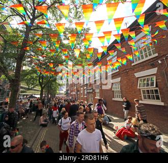 Manchester Pride - Canal Street / Bloom Street, Manchester, Angleterre, Royaume-Uni, M1 3EZ Banque D'Images