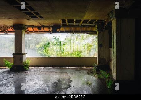Abandoned Bedugul Taman Hôtel, le Palais fantôme de Bali Banque D'Images