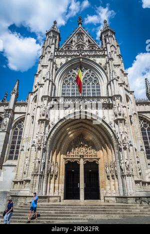 Portail principal de l'église notre-Dame des victoires au Sablon, église catholique romaine construite en style gothique au 15e siècle, Bruxelles, Belgique Banque D'Images