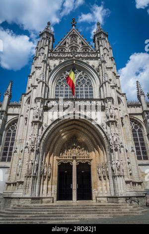 Portail principal de l'église notre-Dame des victoires au Sablon, église catholique romaine construite en style gothique au 15e siècle, Bruxelles, Belgique Banque D'Images