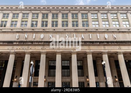 Union Station dans le centre-ville de Chicago est une gare historique avec des boutiques, des restaurants et une belle architecture. Banque D'Images