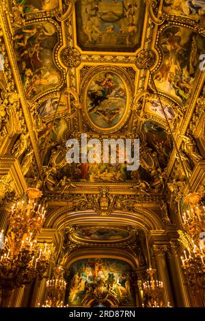 Grand foyer, intérieur extravagant du Palais Garnier, un célèbre Opéra, Paris, France Banque D'Images