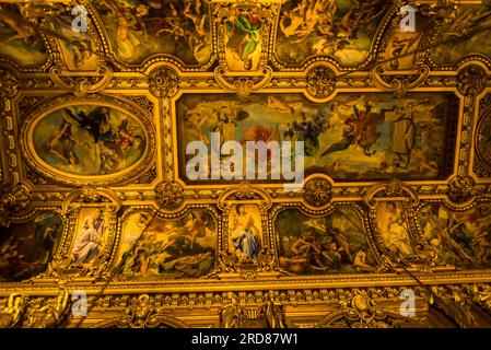 Grand foyer, intérieur extravagant du Palais Garnier, un célèbre Opéra, Paris, France Banque D'Images