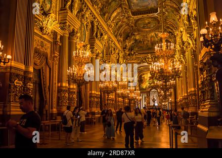 Grand foyer, intérieur extravagant du Palais Garnier, un célèbre Opéra, Paris, France Banque D'Images