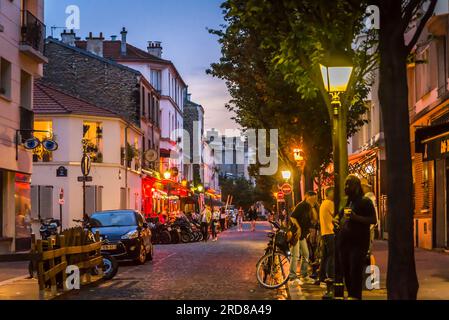 Rue atmosphérique dans le populaire 13e arrondissement, Paris, France Banque D'Images