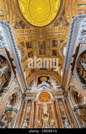 Intérieur de l'église de Gesu Nuovo, Naples, Campanie, Italie, Europe Banque D'Images