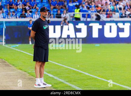 Karlsruhe, Allemagne. 19 juillet 2023. Football : matchs d'essai, Karlsruher SC - FC Liverpool : l'entraîneur de Liverpool Jürgen Klopp se tient sur la touche. Crédit : Philipp von Ditfurth/dpa/Alamy Live News Banque D'Images