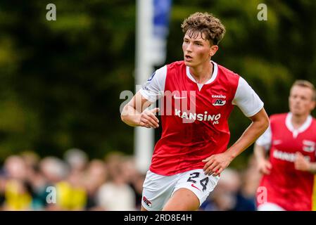 Dirkshorn, pays-Bas. 19 juillet 2023. DIRKSHORN, PAYS-BAS - JUILLET 19 : Lewis Schouten de l'AZ Alkmaar regarde pendant le match amical de pré-saison entre l'AZ et le Norwich City FC au V.V. Dirkshorn le 19 juillet 2023 à Dirkshorn, pays-Bas (photo de Patrick Goosen/Orange Pictures) crédit : Orange pics BV/Alamy Live News Banque D'Images