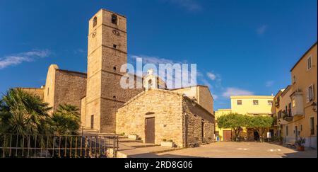 Vue de l'église Chiesa Parrocchiale di S. Paolo Apostolo le jour ensoleillé à Olbia, Olbia, Sardaigne, Italie, Méditerranée, Europe Banque D'Images