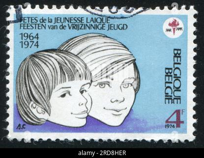 RUSSIE KALININGRAD, 19 OCTOBRE 2015 : timbre imprimé par la Belgique, montrant des enfants, vers 1974 Banque D'Images