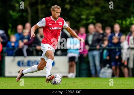 Dirkshorn, pays-Bas. 19 juillet 2023. DIRKSHORN, PAYS-BAS - JUILLET 19 : Kenzo Goudmijn de l'AZ Alkmaar court avec le ballon pendant le match amical de pré-saison entre AZ et Norwich City FC au V.V. Dirkshorn le 19 juillet 2023 à Dirkshorn, pays-Bas (photo de Patrick Goosen/Orange Pictures) crédit : Orange pics BV/Alamy Live News Banque D'Images