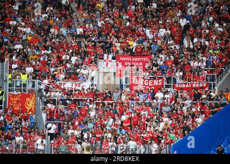 Karlsruhe, Allemagne. 19 juillet 2023. Football : matchs d'essai, Karlsruher SC - FC Liverpool : les supporters du Liverpool FC sont dans le bloc des visiteurs. Crédit : Philipp von Ditfurth/dpa/Alamy Live News Banque D'Images