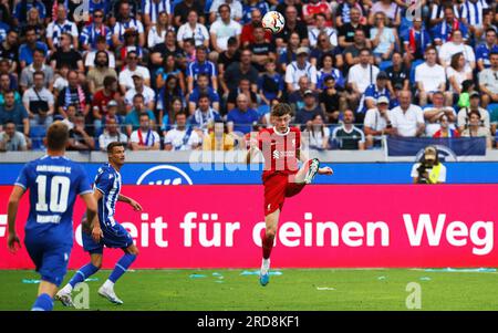 Karlsruhe, Allemagne. 19 juillet 2023. Football : matchs d'essai, Karlsruher SC - FC Liverpool : Conor Bradley (r) de Liverpool en action. Crédit : Philipp von Ditfurth/dpa/Alamy Live News Banque D'Images