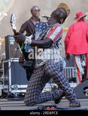 Grass Valley, États-Unis. 15 juillet 2023. California WorldFest a lieu dans le nord de la Californie pendant la canicule de l'ouest des États-Unis. Jupiter & Okwess interprète leur mélange de rythme congolais, de funk et de rock. 15 juillet 2023 (photo de Penny Collins/NurPhoto) crédit : NurPhoto SRL/Alamy Live News Banque D'Images