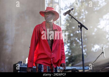 Grass Valley, États-Unis. 15 juillet 2023. California WorldFest a lieu dans le nord de la Californie pendant la canicule de l'ouest des États-Unis. Jupiter & Okwess interprète leur mélange de rythme congolais, de funk et de rock. 15 juillet 2023 (photo de Penny Collins/NurPhoto) crédit : NurPhoto SRL/Alamy Live News Banque D'Images