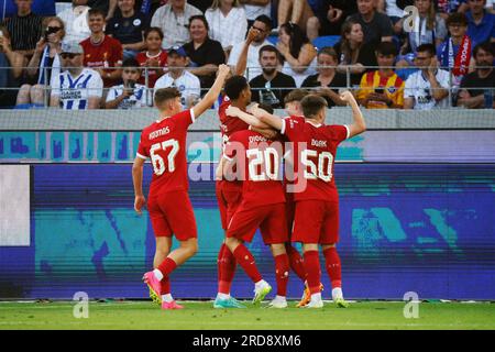 Karlsruhe, Allemagne. 19 juillet 2023. Football : matchs d'essai, Karlsruher SC - FC Liverpool : les joueurs de Liverpool encouragent un but. Crédit : Philipp von Ditfurth/dpa/Alamy Live News Banque D'Images